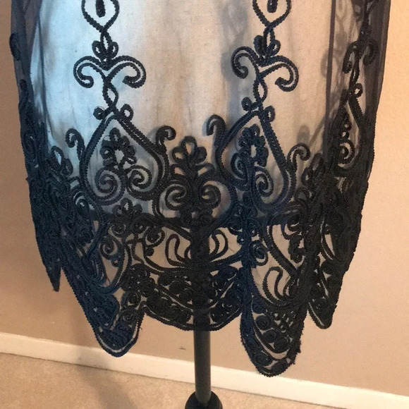 ⭐️Beautiful black top⭐️ - Picture 3 of 6